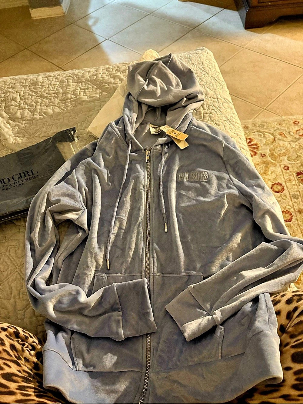 Victoria secret PINK Logo Zip Hoodie in Gray Size Medium NWT